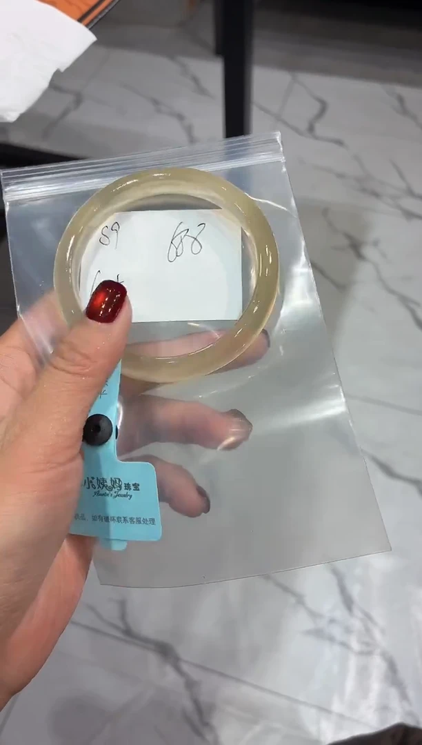 手镯玛瑙/玉髓未镶嵌财****?S9
