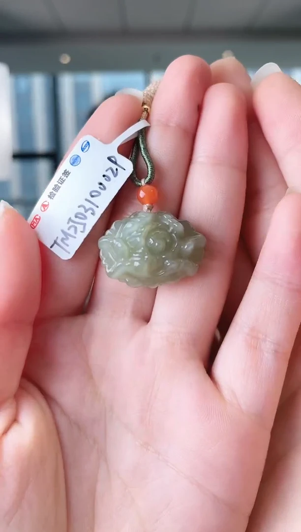 和田玉未镶嵌颈饰牡丹花 xp