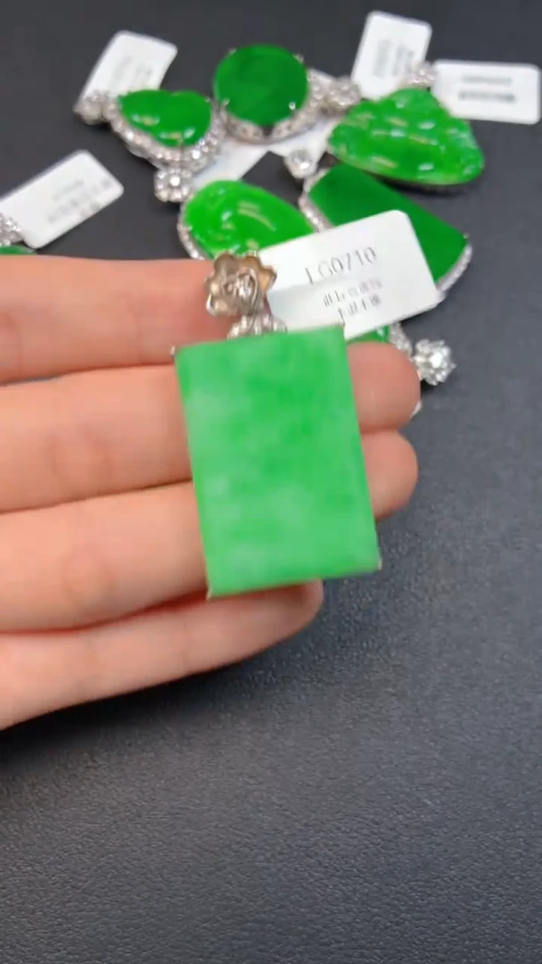 颈饰银S925镶嵌翡翠吊坠