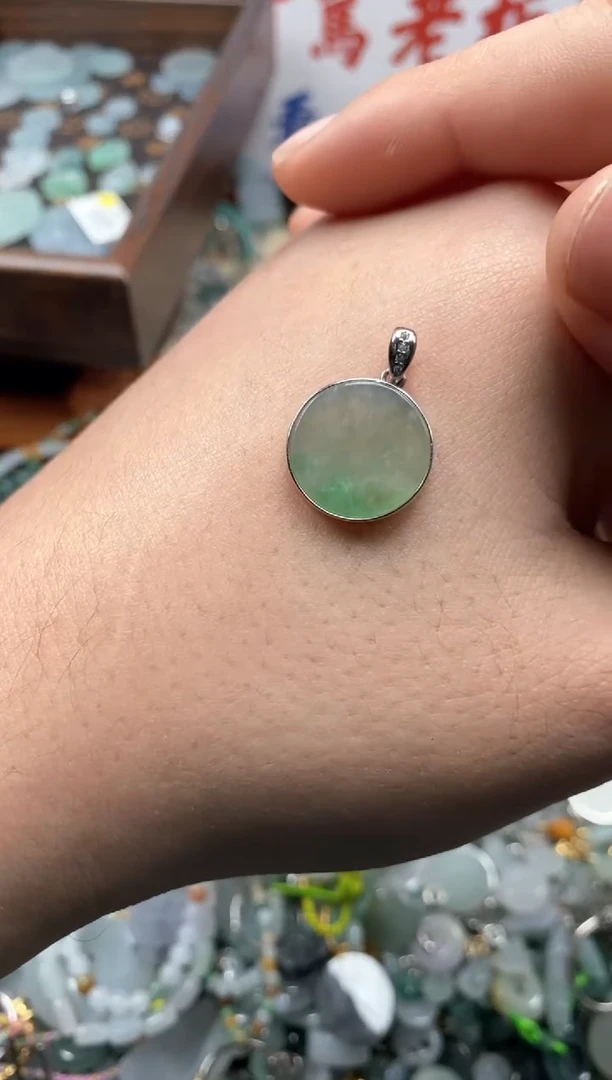 【闪购商品】翡翠颈饰未镶嵌哥哥