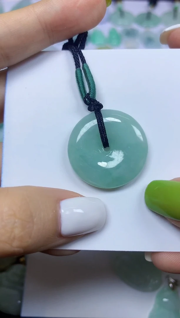 翡翠未镶嵌颈饰挂件