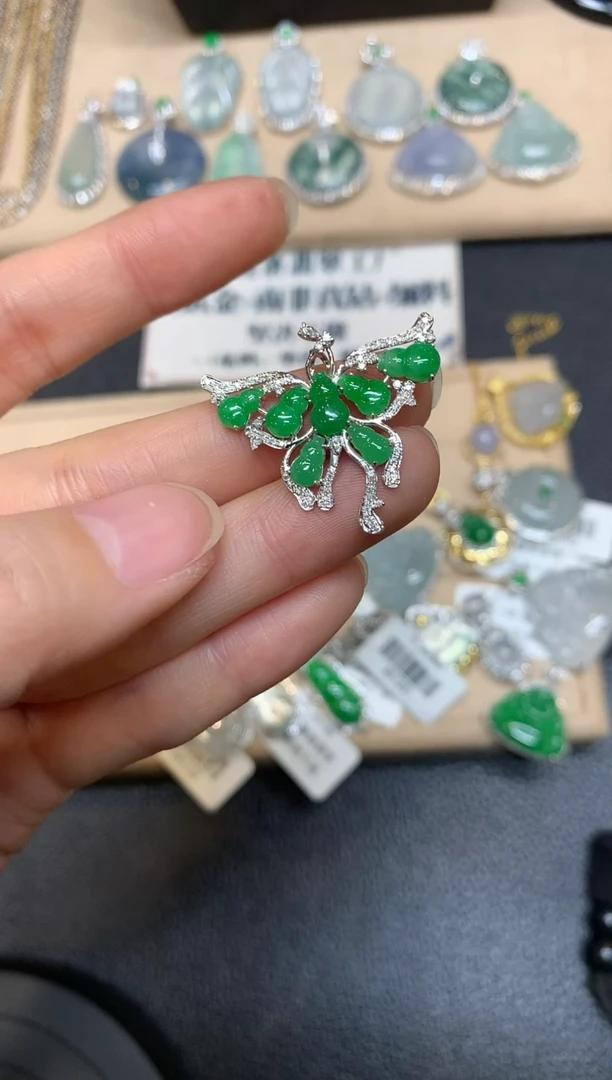 【闪购商品】翡翠颈饰18K金镶嵌【无服务费