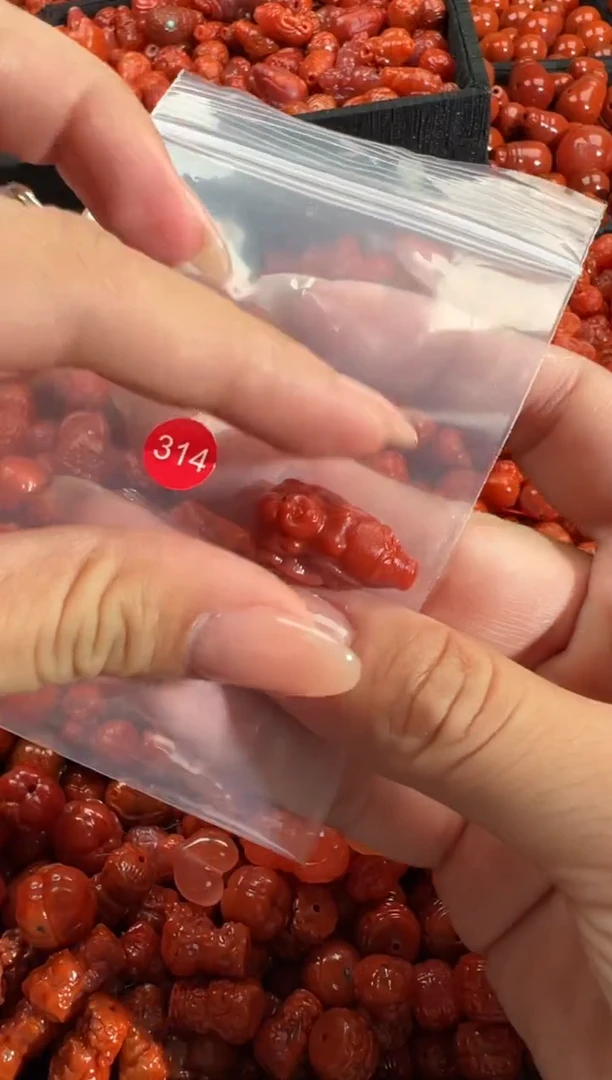 颈饰未镶嵌南红玛瑙1