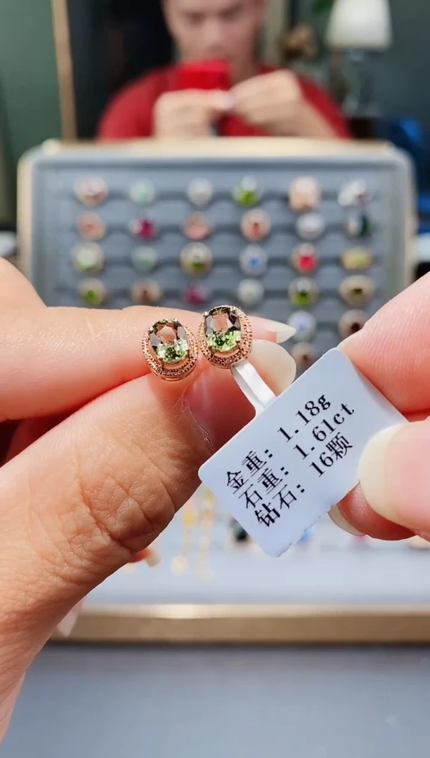 18K金镶嵌耳饰碧玺1.61配钻