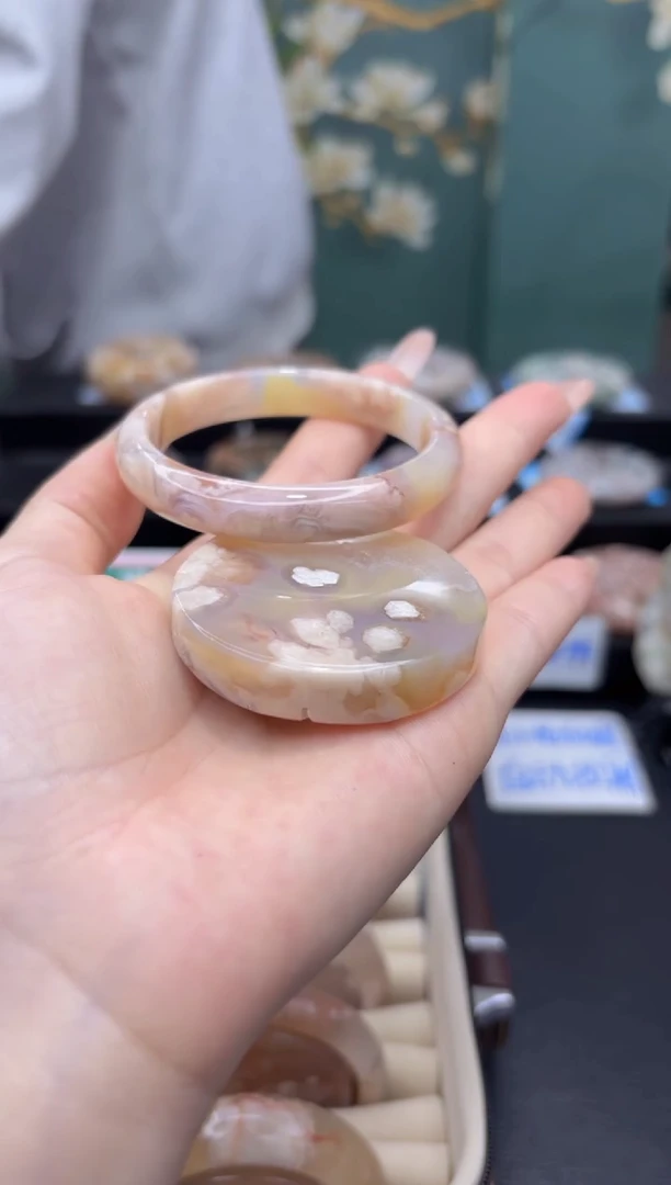 【闪购商品】石英质玉未镶嵌手镯C577(54圈赠送镯心)