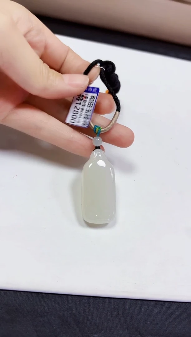 颈饰未镶嵌和田玉挂件