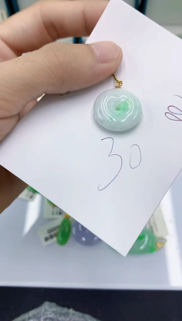 翡翠18K金镶嵌颈饰翡翠