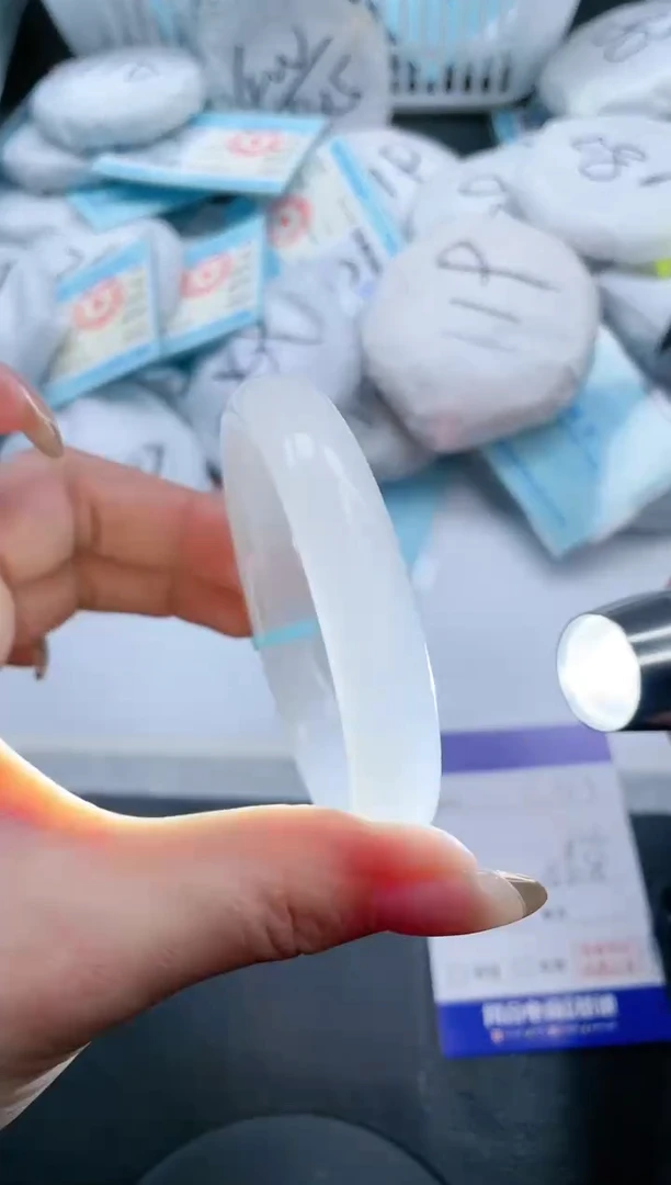 【闪购商品】石英质玉手镯未镶嵌20V312-56