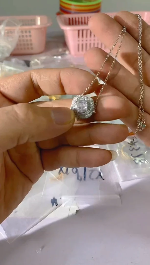 【闪购商品】水晶颈饰银S925镶嵌X184红宝，蓝宝，多样性发一件赠链