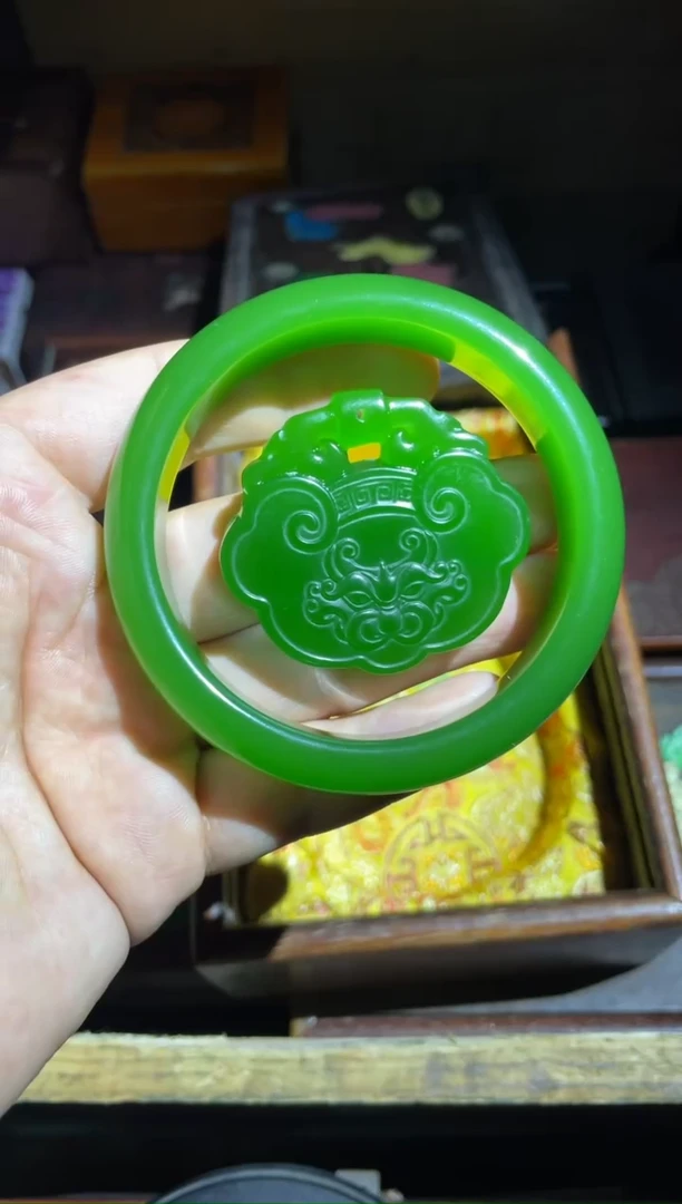 天然玉石未镶嵌颈饰 手镯平安锁一套给