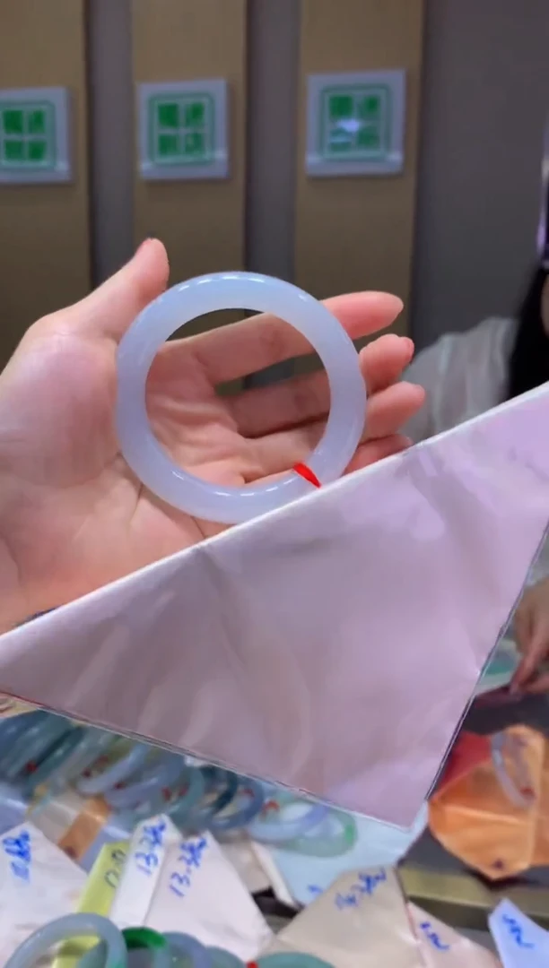 翡翠手镯未镶嵌-Q111圈口56.6*10.3*11.1