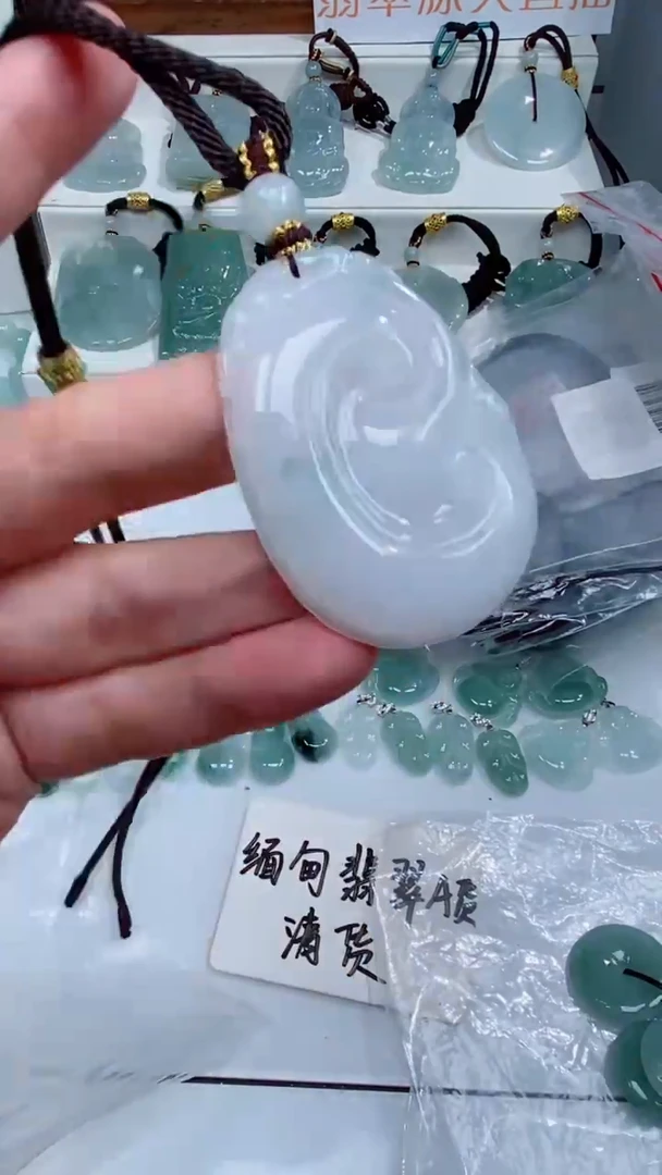 颈饰未镶嵌翡翠吊坠