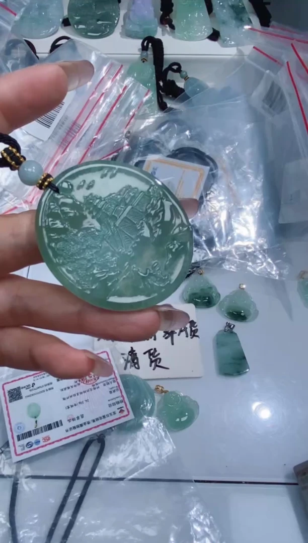 颈饰未镶嵌翡翠吊坠