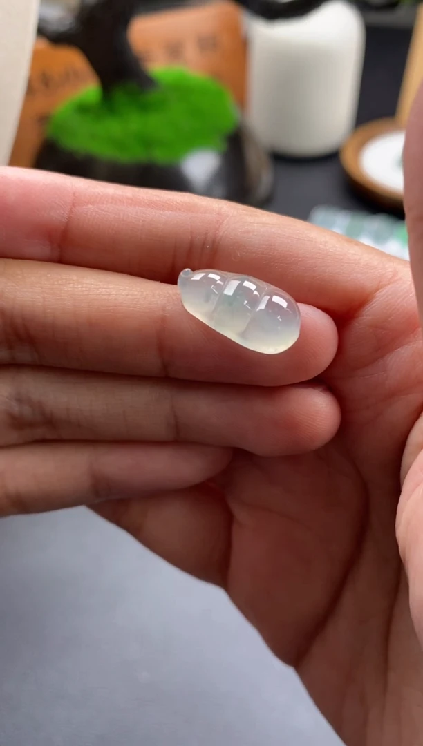 颈饰未镶嵌翡翠翡翠冰种福豆