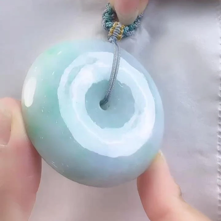 天然翡翠A货厚装飘绿平安扣吊坠高50+宽50+厚10+（多样性发其一）