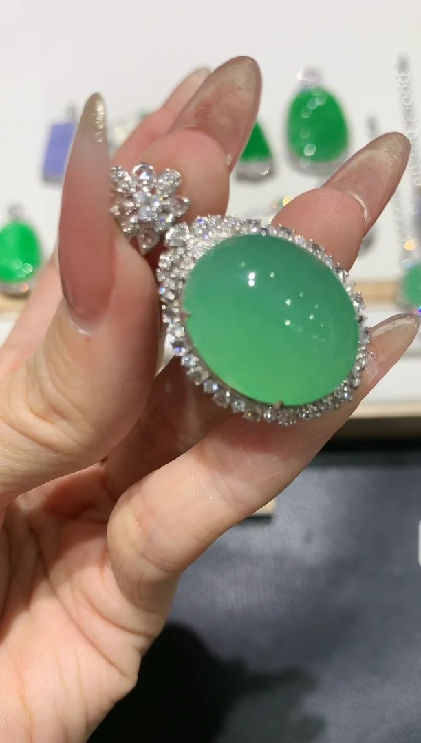 【闪购商品】翡翠吊坠(不含链)18K金镶嵌团购1