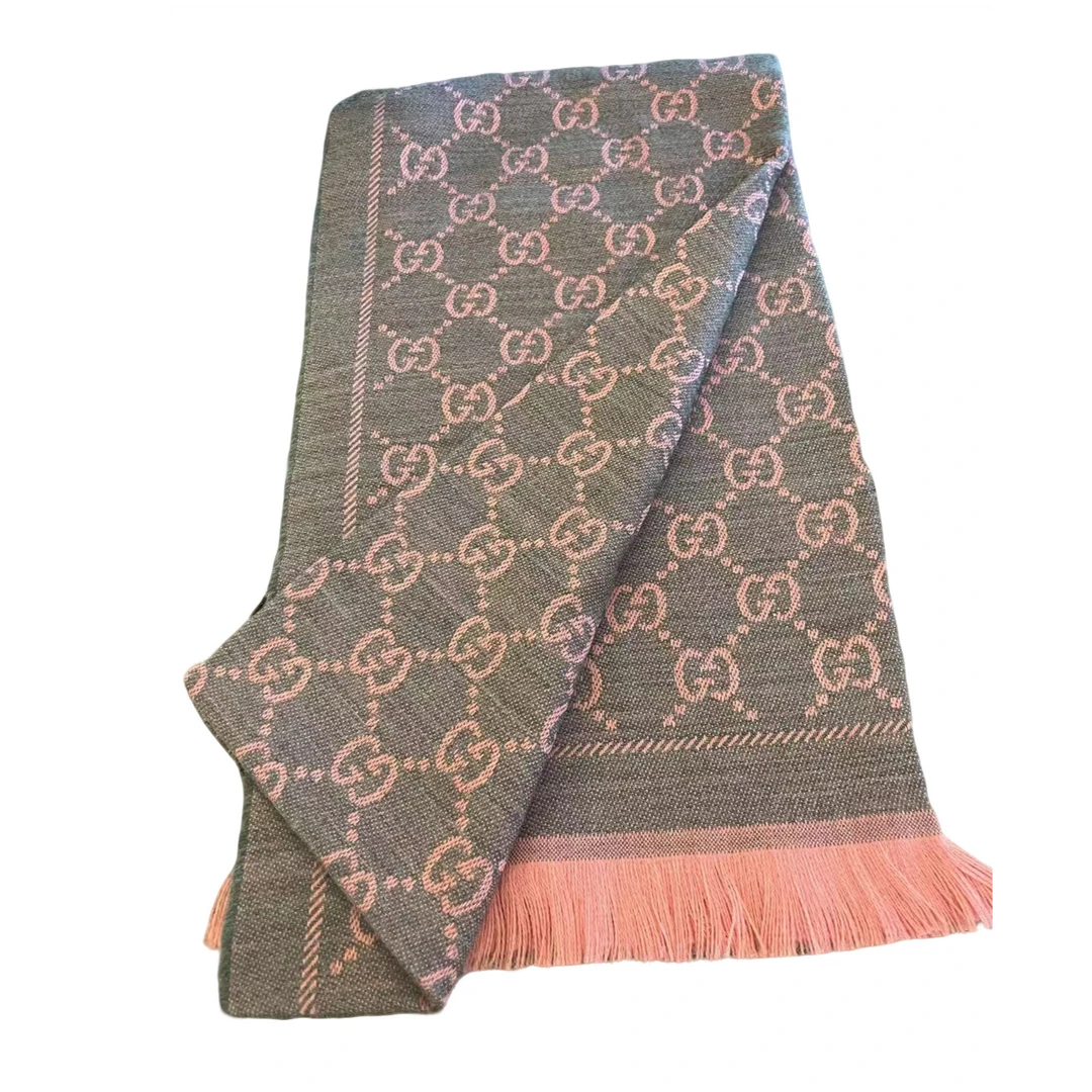 95新 GUCCI/古驰 灰色拼粉双面围巾满LOGO设计时尚 hn572