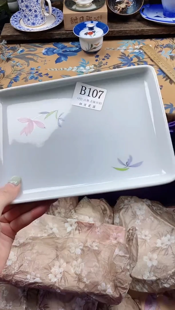 瓷片谢*                B107