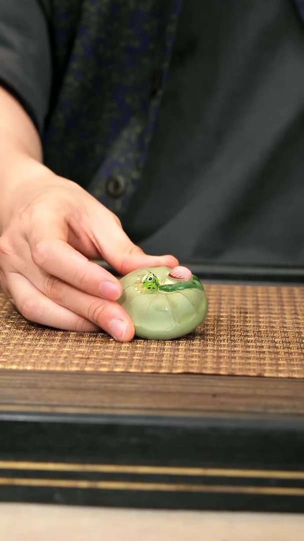 茶壶紫砂7《喷水青蛙》荷叶茶宠