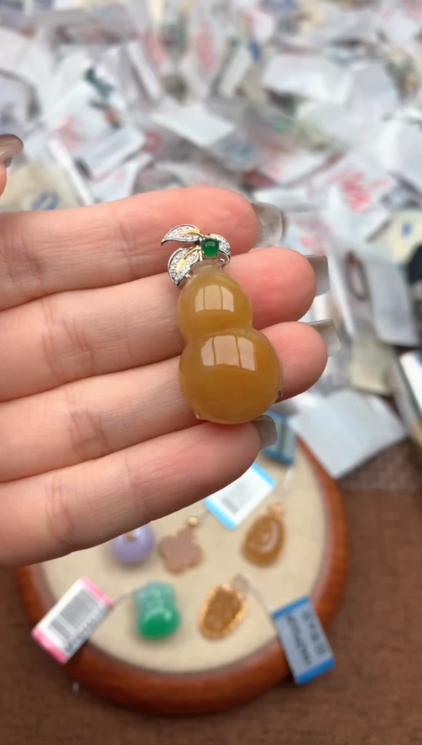 18K金镶嵌挂件翡翠—