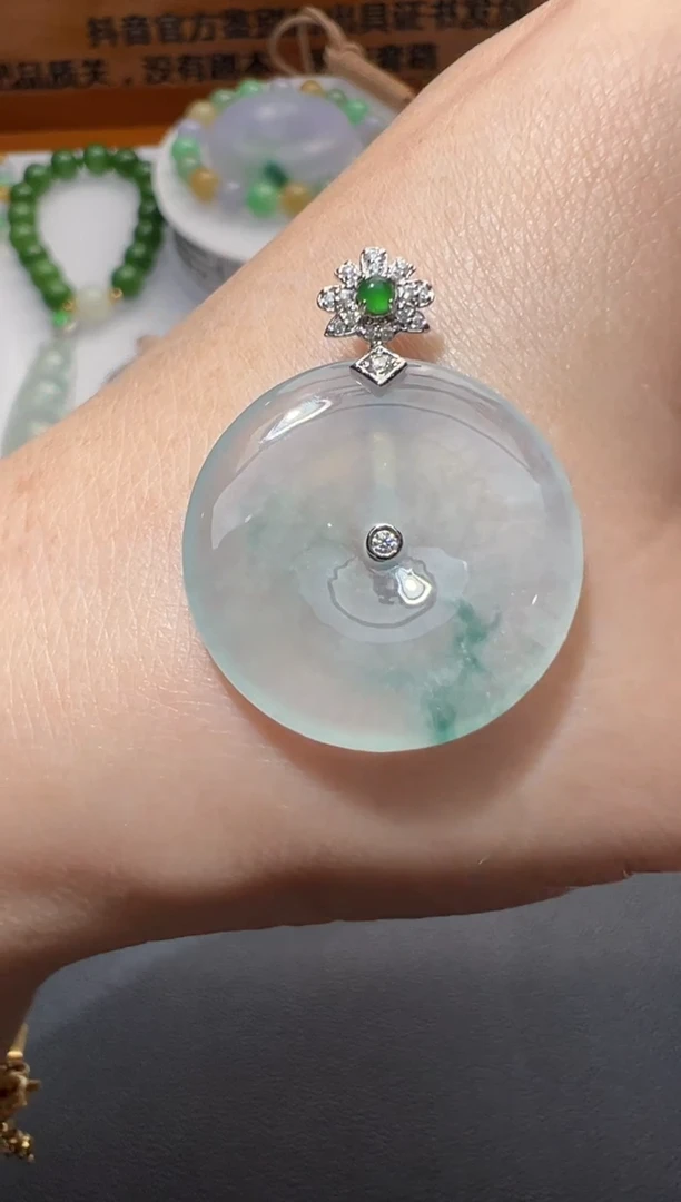 翡翠18K金镶嵌颈饰29.6*3.9平安扣