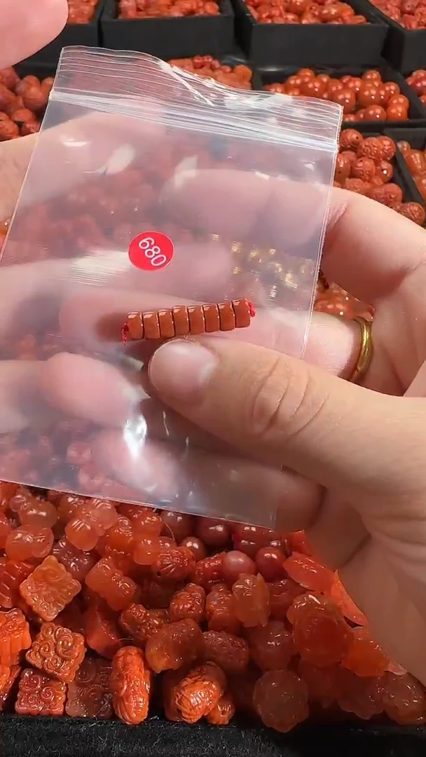 颈饰未镶嵌南红玛瑙1