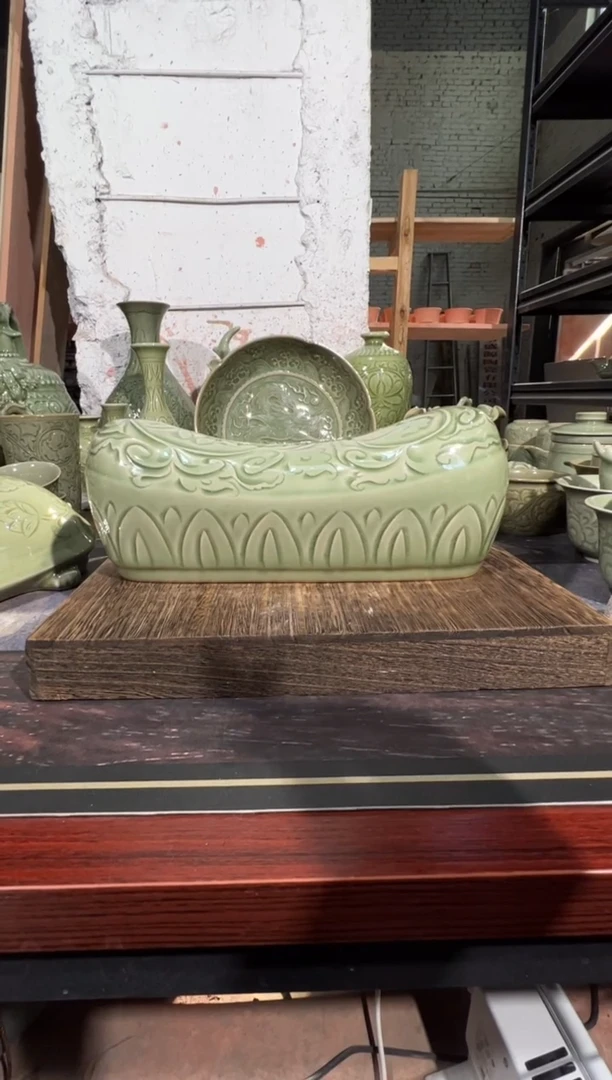 耀州窑莲纹元宝枕