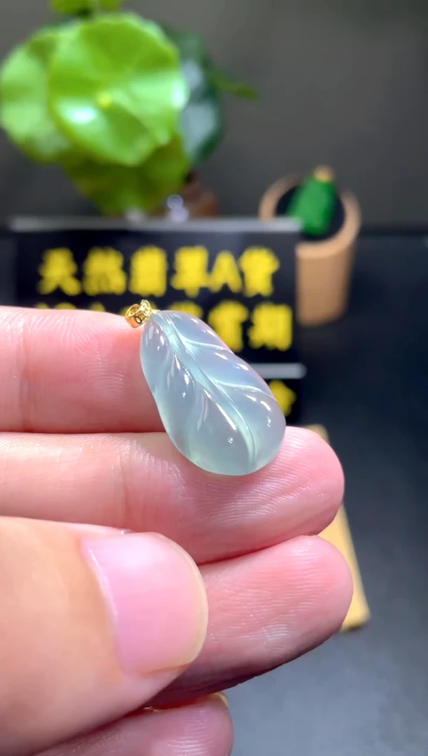 颈饰18K金镶嵌翡翠翡翠A货