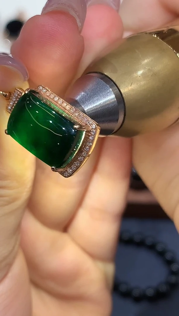 吊坠(不含链)18K金镶嵌翡翠多样性发其一