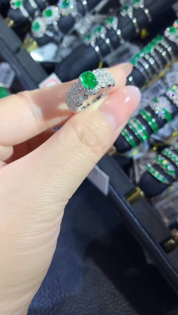 18K金镶嵌戒指祖母绿A13