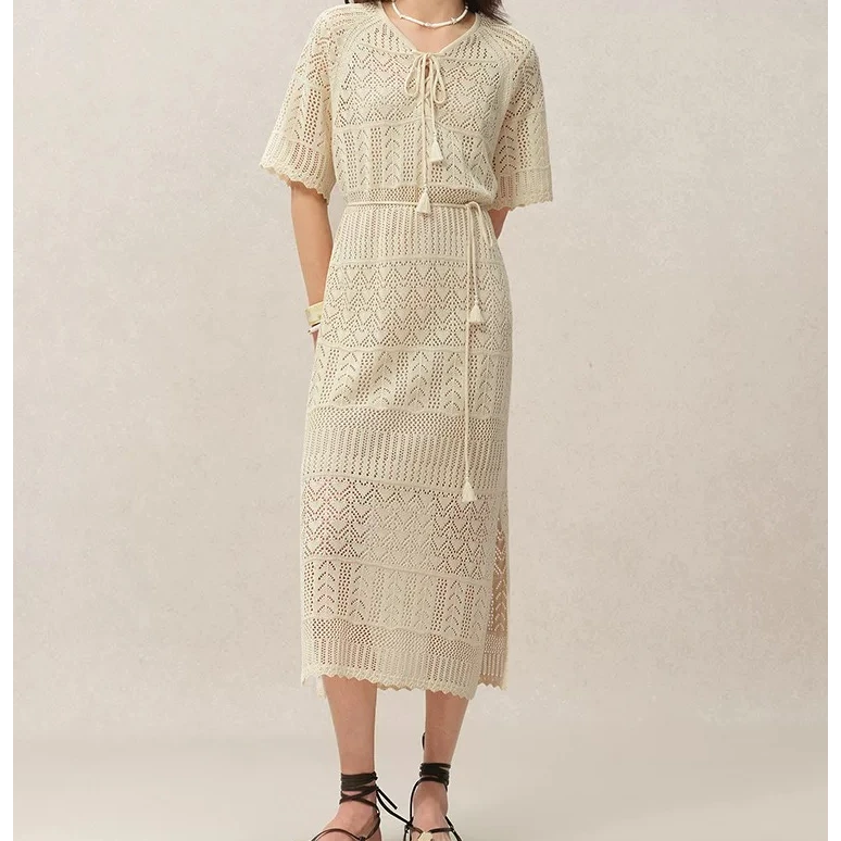香草色镂空轻薄针织连衣裙