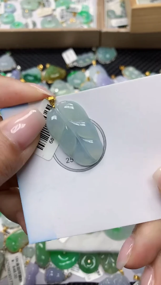 颈饰18K金镶嵌翡翠 11111111111