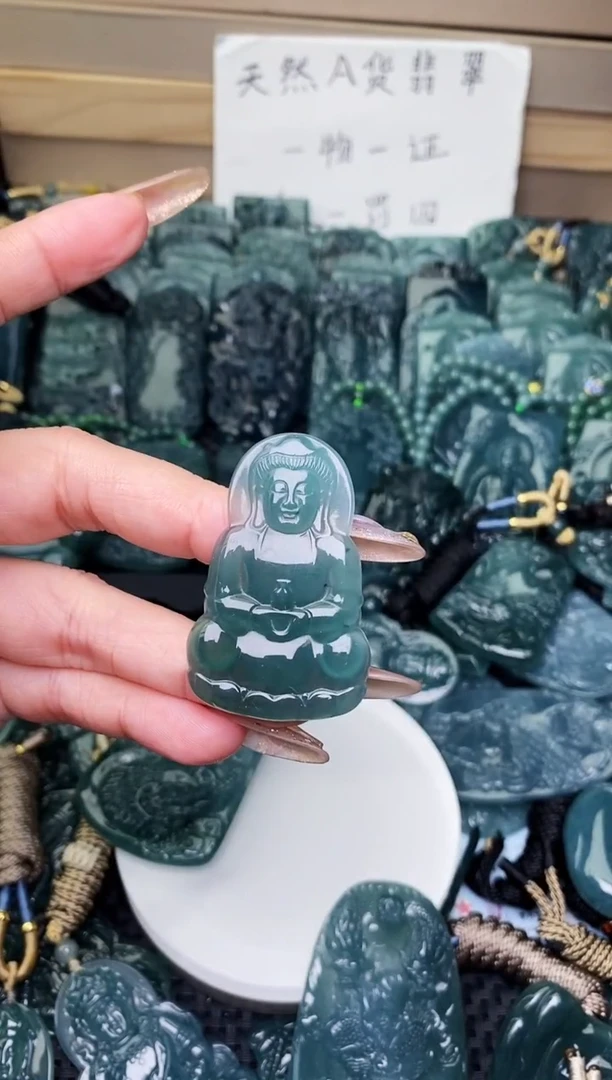 颈饰未镶嵌翡翠