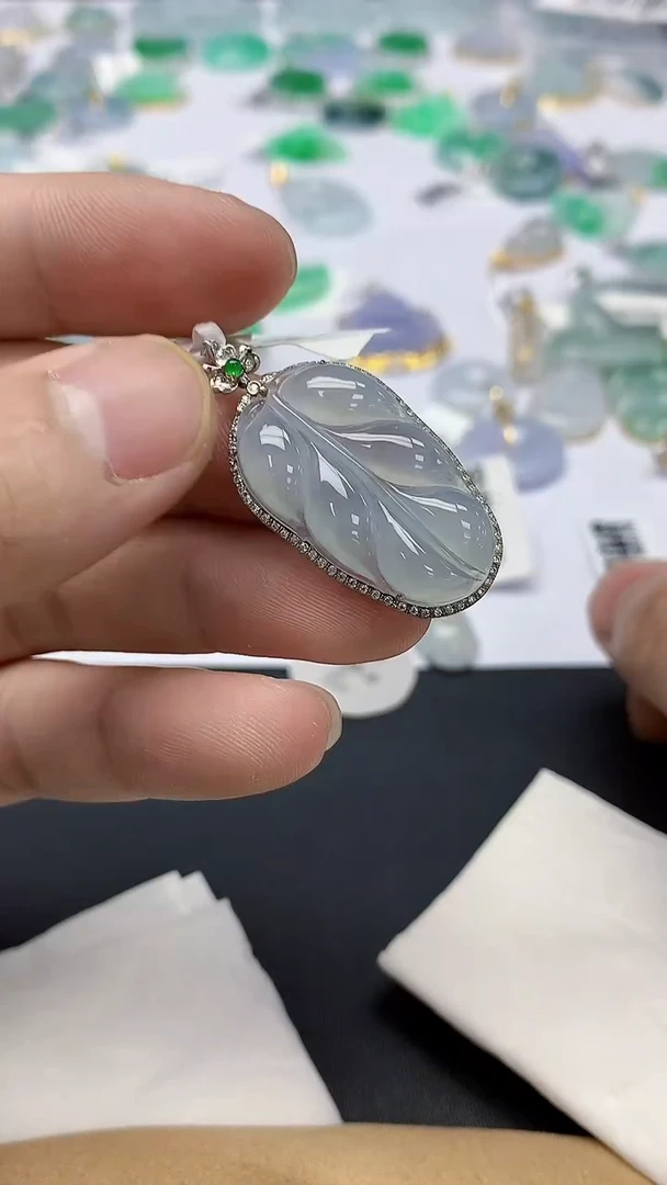 翡翠18K金镶嵌颈饰天然缅甸a货翡翠