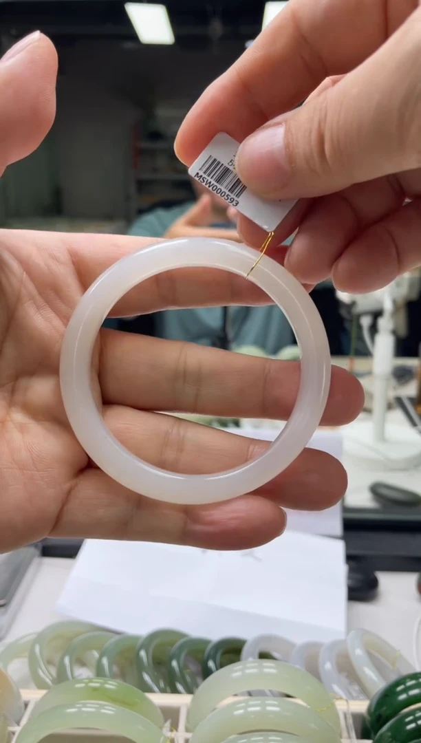 【闪购商品】和田玉手镯未镶嵌编码0593 圈口58-59