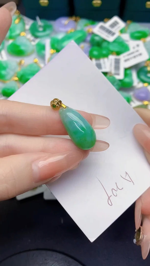 颈饰未镶嵌翡翠缅甸天然翡翠A货