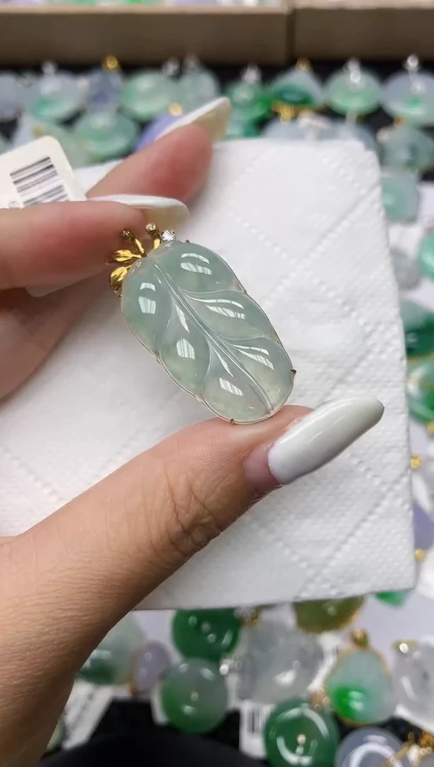 颈饰18K金镶嵌翡翠11111111111