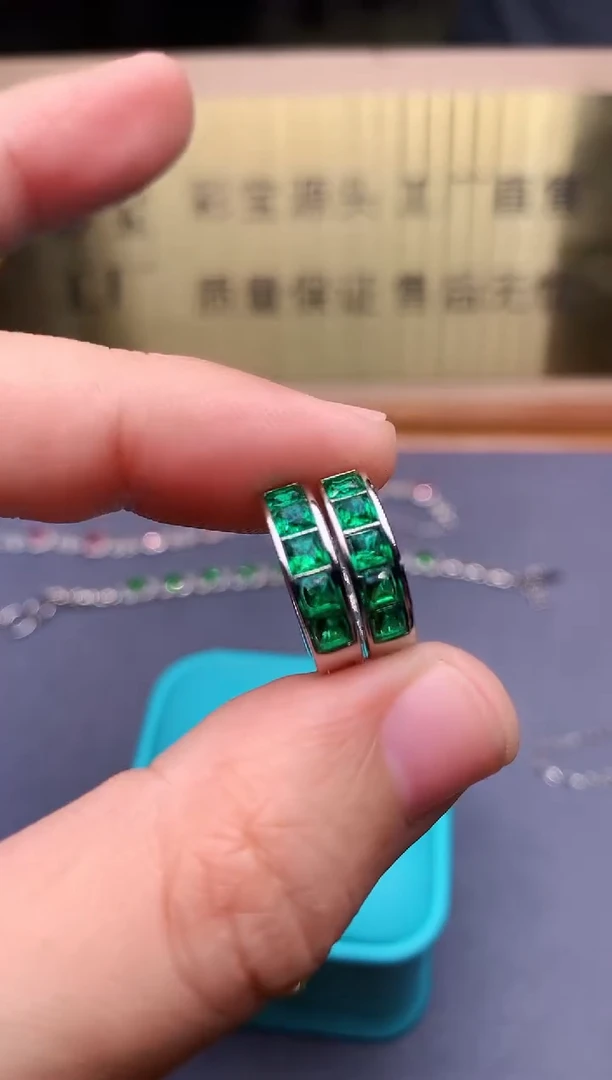 【闪购商品】祖母绿耳饰银S925镶嵌........