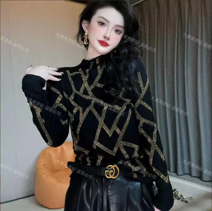 381【春秋款】不规则半高领气质打底女装欧货重工烫钻长袖T恤女