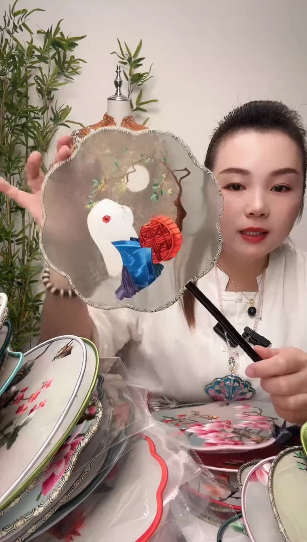 刺绣双面团扇绣花