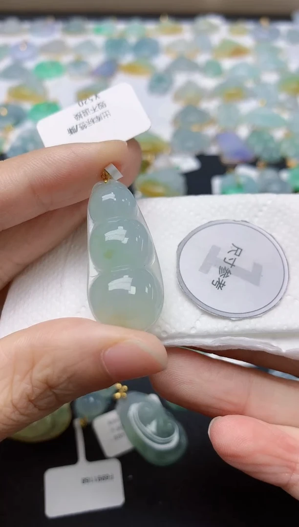 翡翠18K金镶嵌颈饰天然缅甸A货翡翠