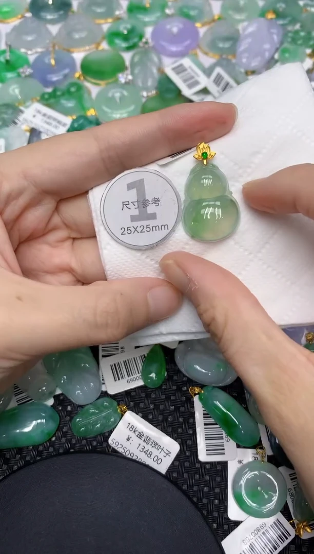 颈饰18K金镶嵌翡翠111111111