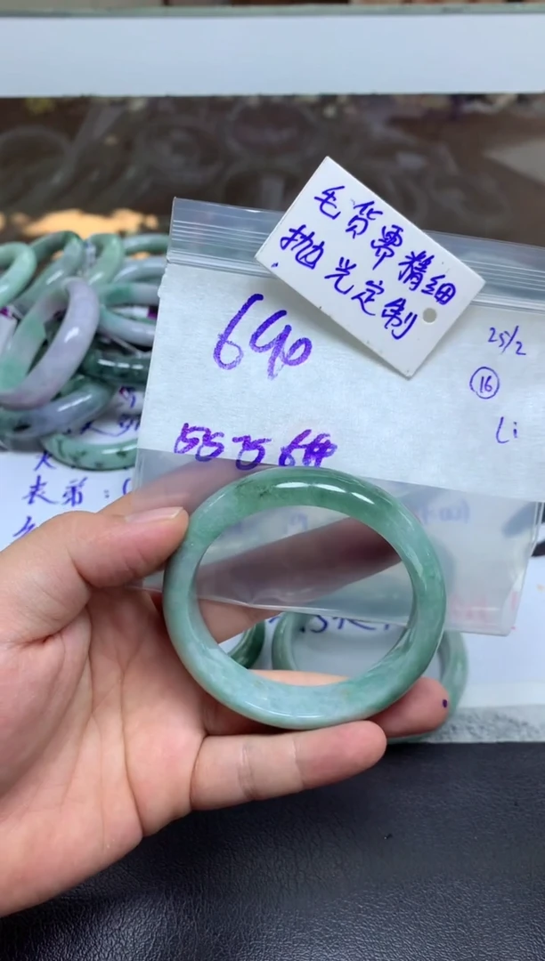 【闪购商品】定制翡翠未镶嵌手镯毛货需精细抛光+多人+690元