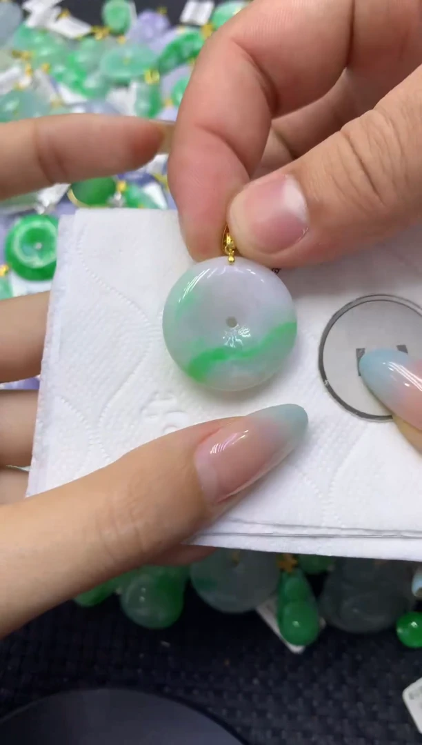 颈饰未镶嵌翡翠天然缅甸翡翠A货