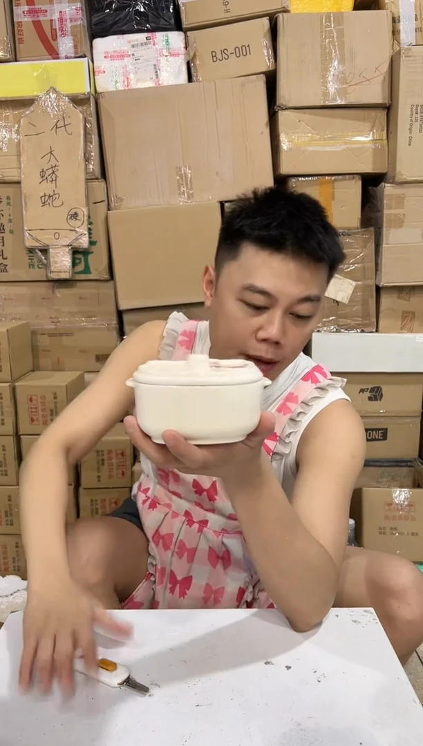 瓷片白色kt猫炖盅