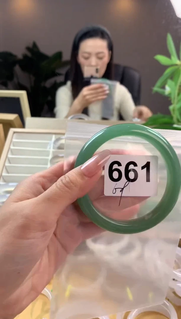 【闪购商品】石英质玉手镯未镶嵌661