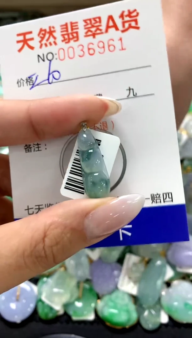 颈饰18K金镶嵌翡翠1111111111111111
