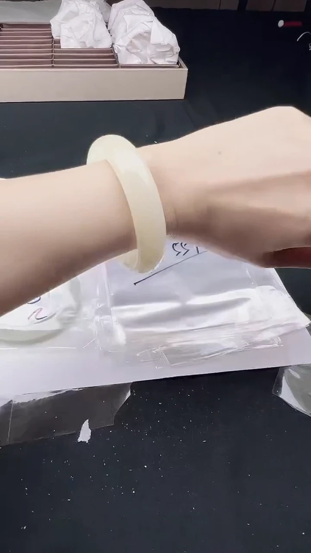 未镶嵌手镯石英质玉圈口  54 55