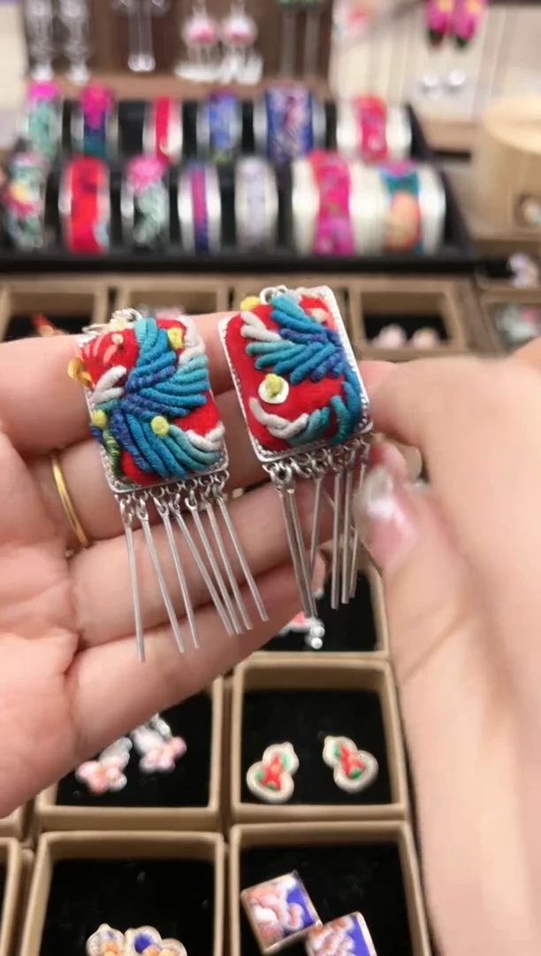 【闪购商品】织绣民族风老绣饰品097