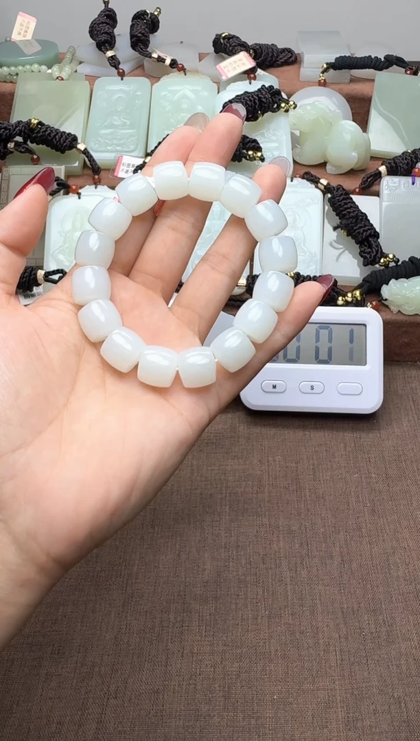 颈饰未镶嵌和田玉1